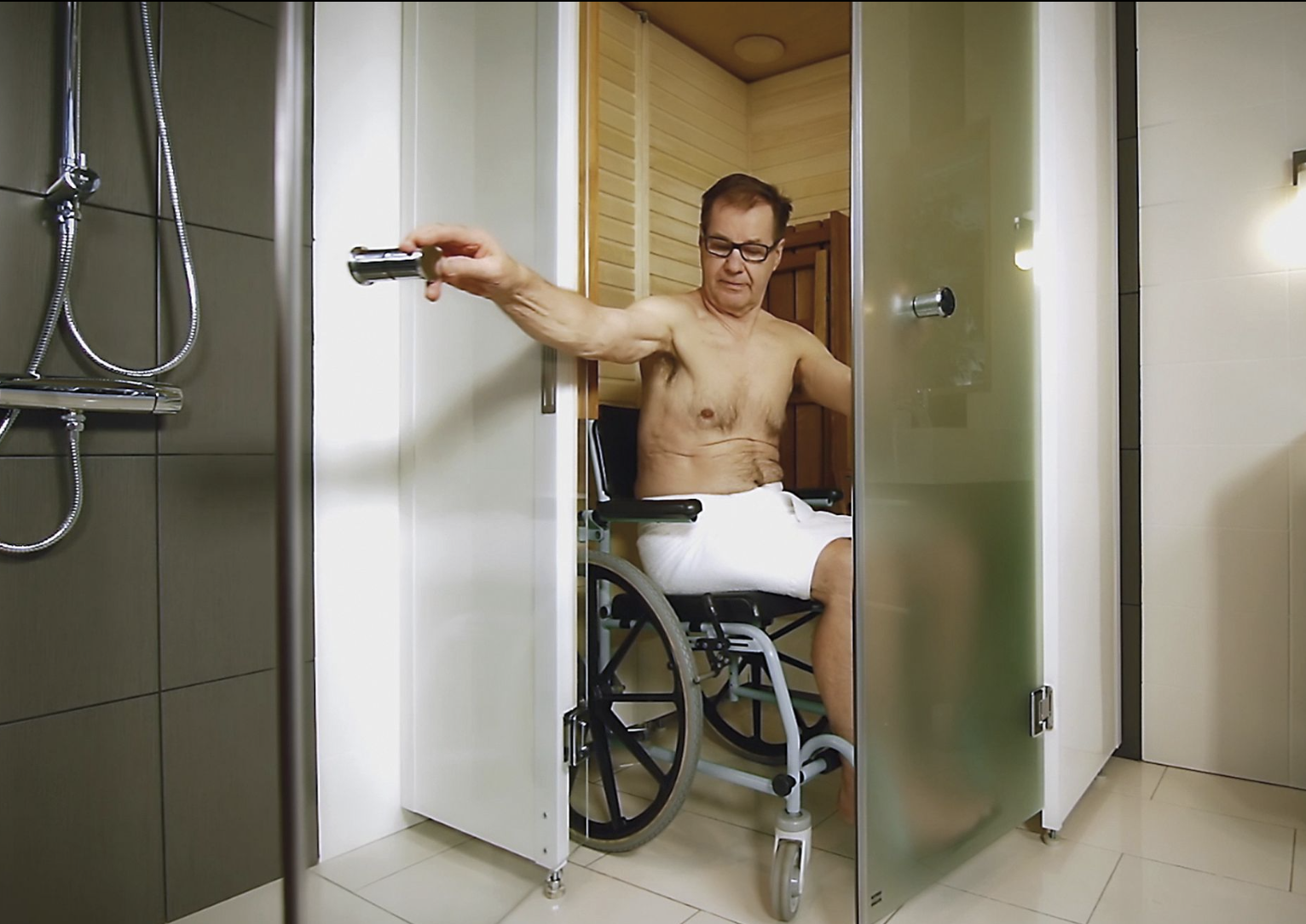 A man in a wheelchair using the SmartFold Sauna.