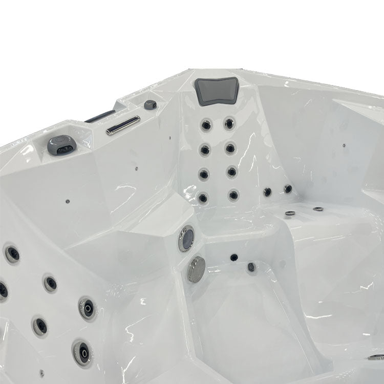 Jacuzzi Hydra 200 compact and elegant hydromassage.