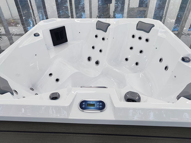 Jacuzzi Hydra 200 with screen and visible black buttons.