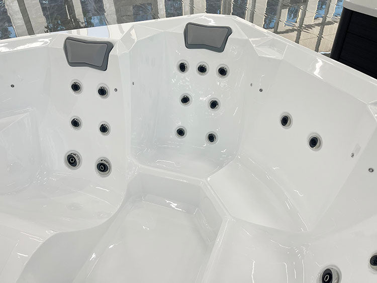 Jacuzzi Hydra 200 compact with black buttons.