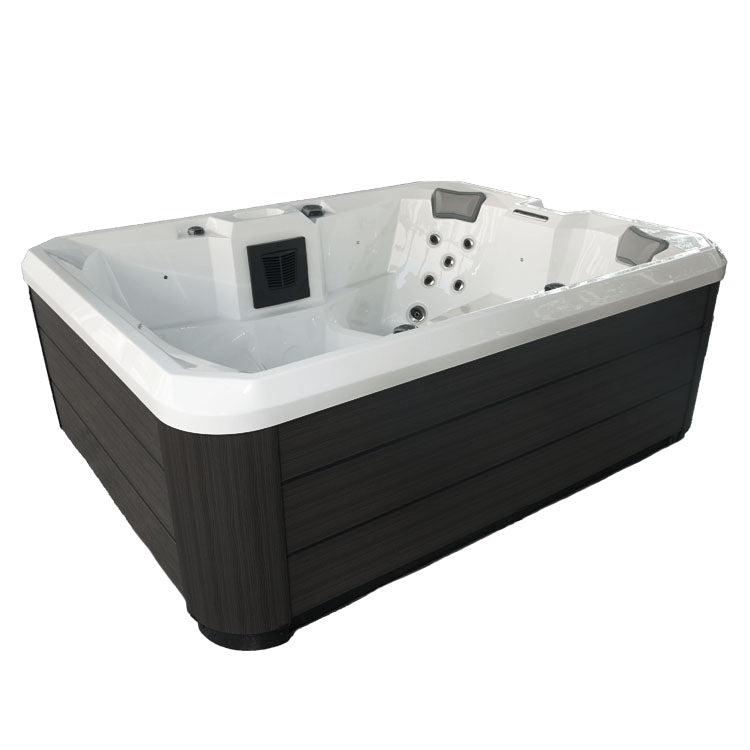 Jacuzzi Hydra 170 for four people at Saunamo.