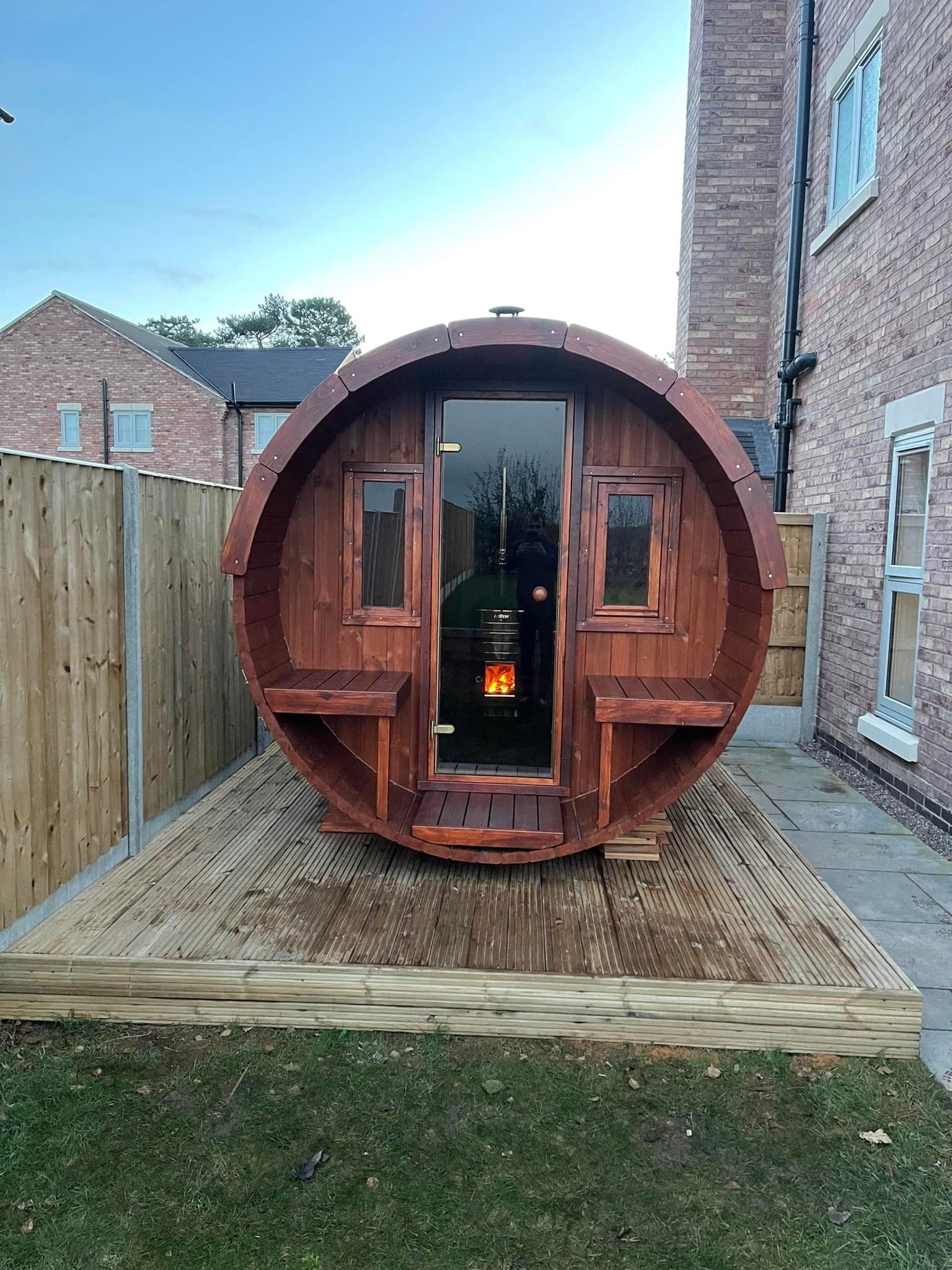 Outdoor sauna Saunamo Barrel 250 with glass door.