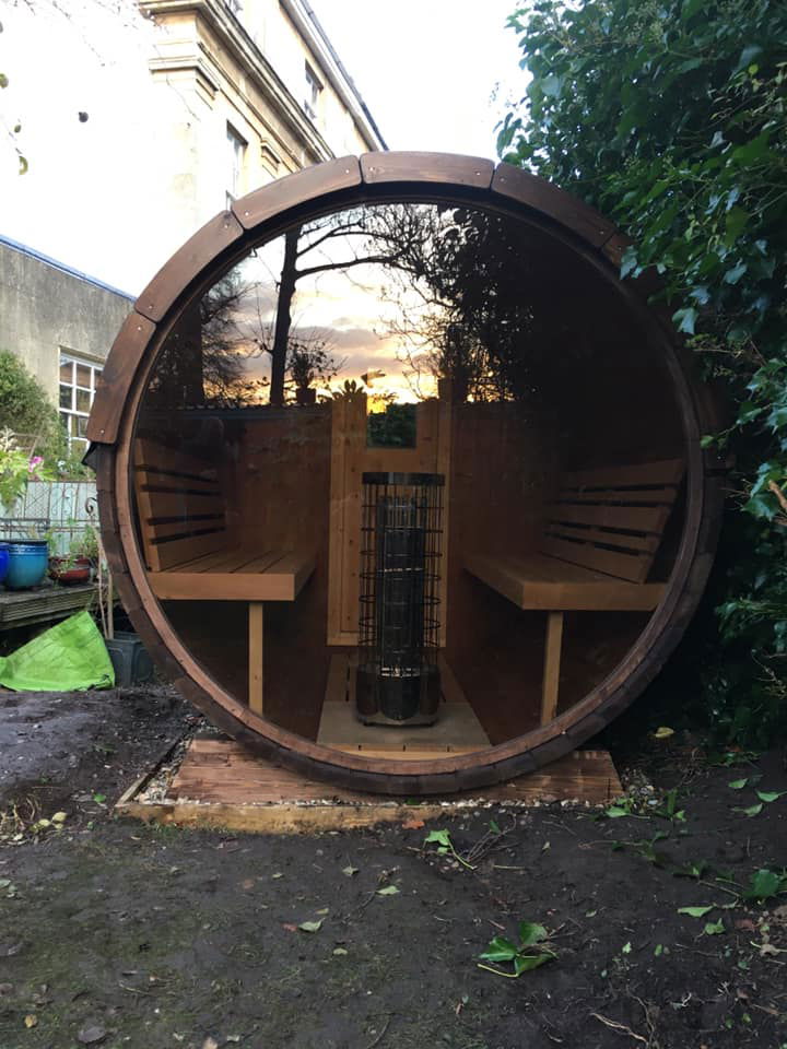 Outdoor sauna Saunamo Barrel 250 with glass wall.