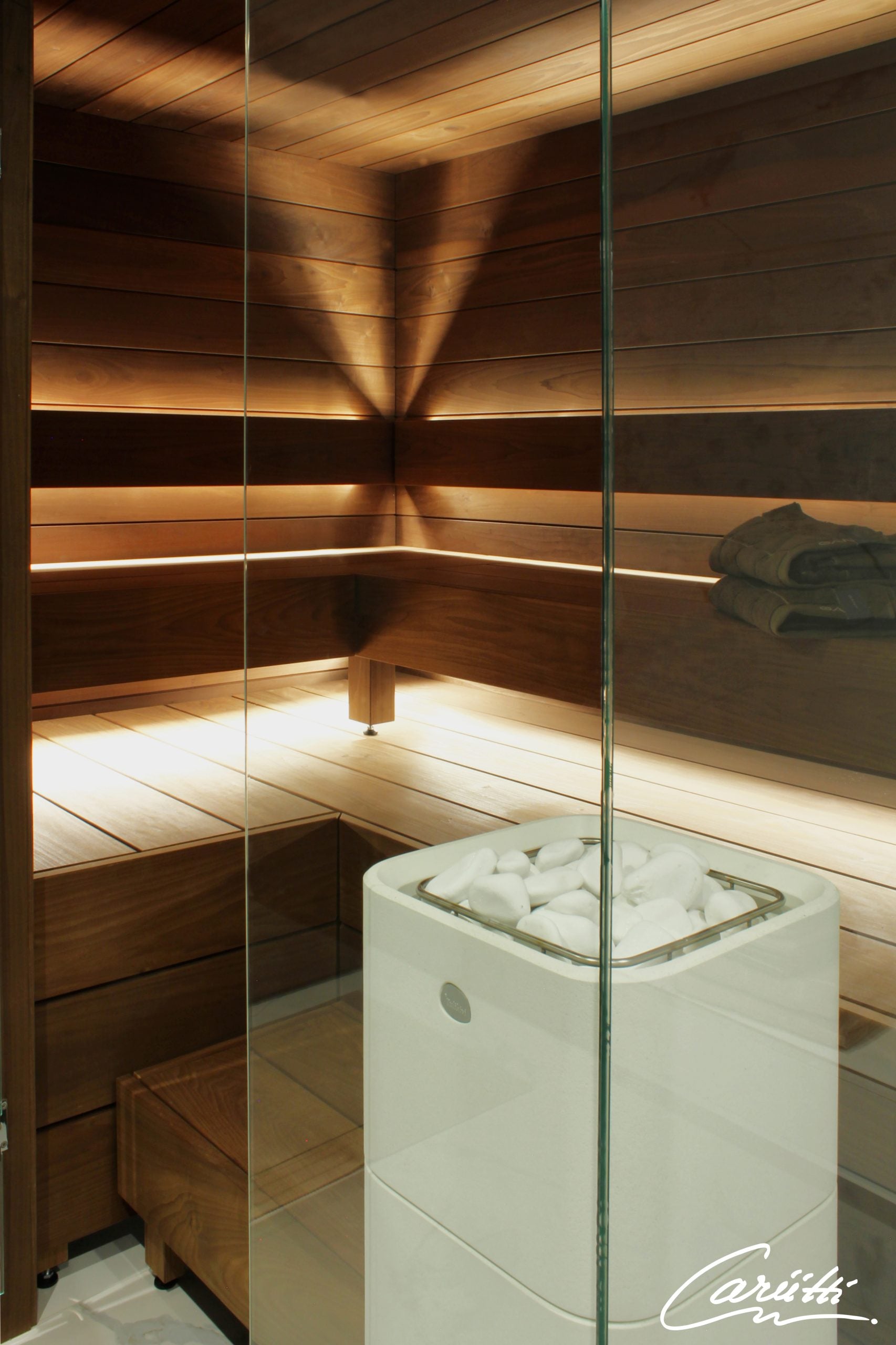 Cariitti Linear LED 2m sauna with glass walls.