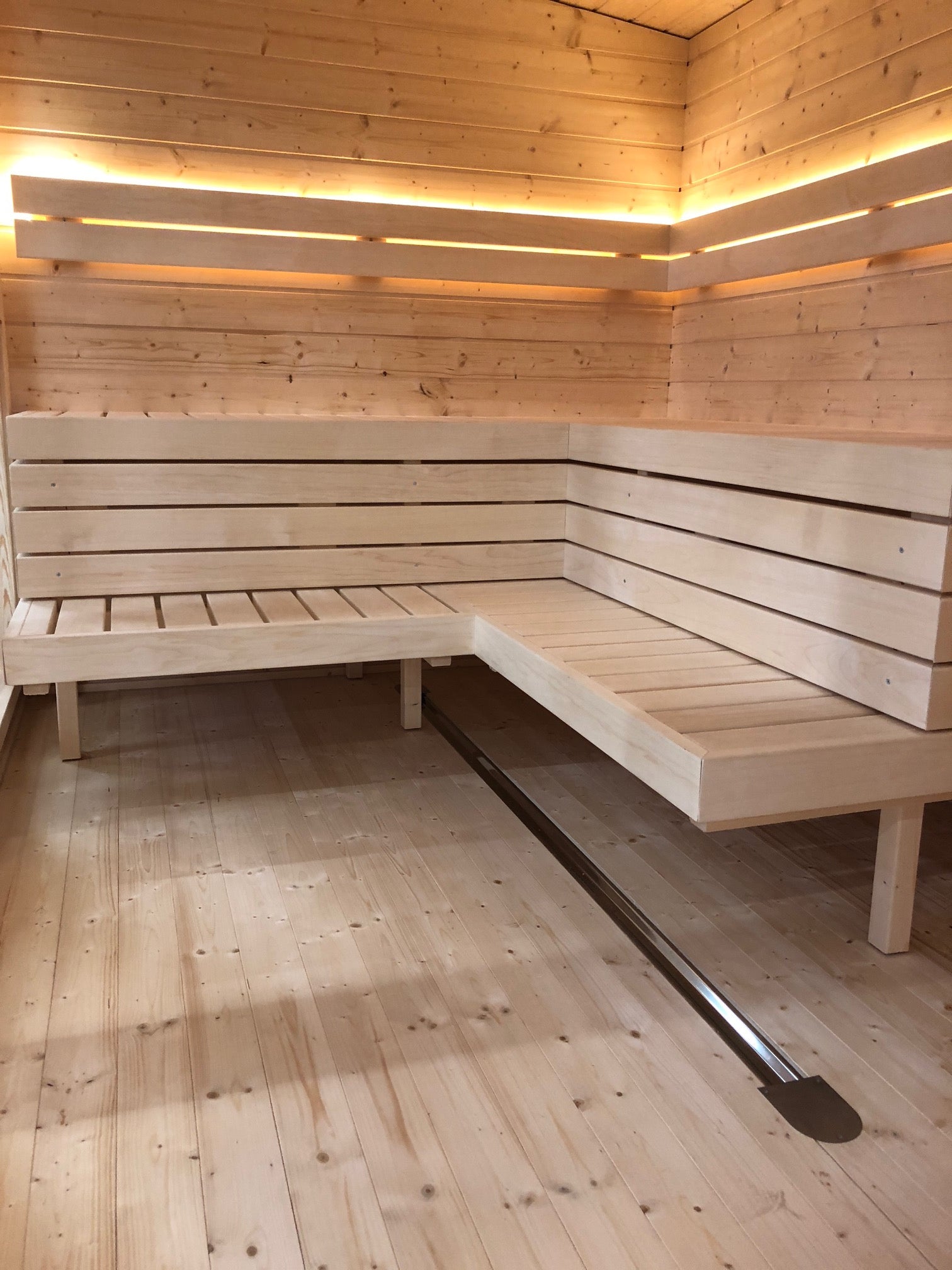 Wooden bench in the sauna Saunamo Modular