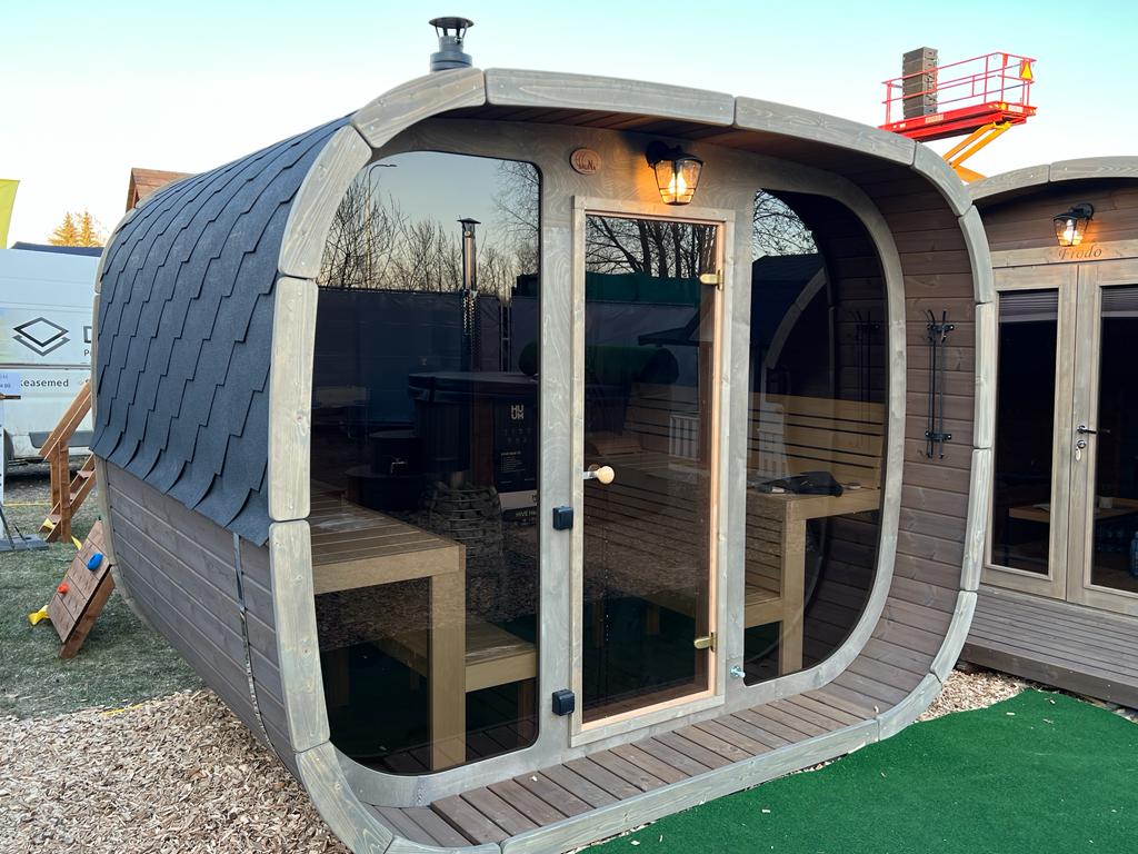 Sauna Saunamo Thermomadeira cubes with glass door.