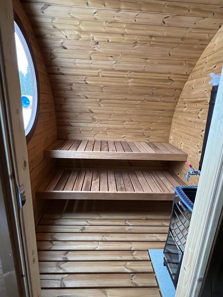 Outdoor sauna Saunamo Hobbit 195 with circular window.