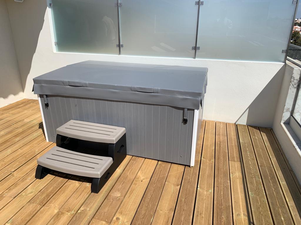 Hydromassage bathtub Saunamo Serena 190 on a wooden deck.